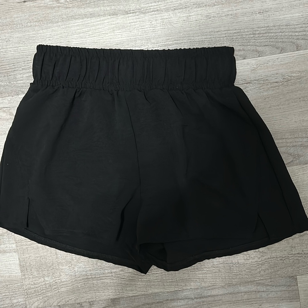 Women’s revival medium shorts!